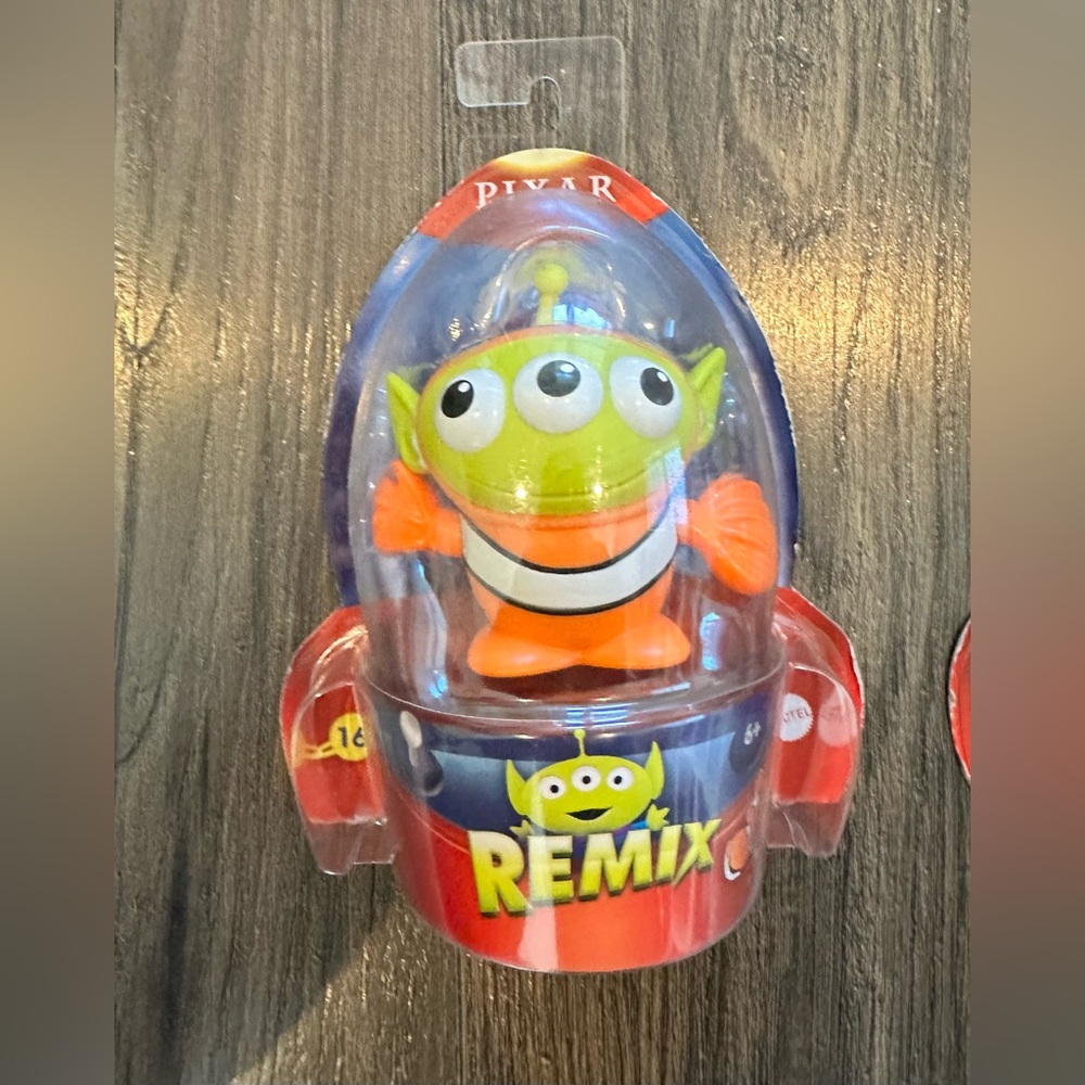NIP 2 Disney Pixar Remix Figures- Nemo #16 & Russell #12, Toys, Gifts, UP - Picture 5 of 6